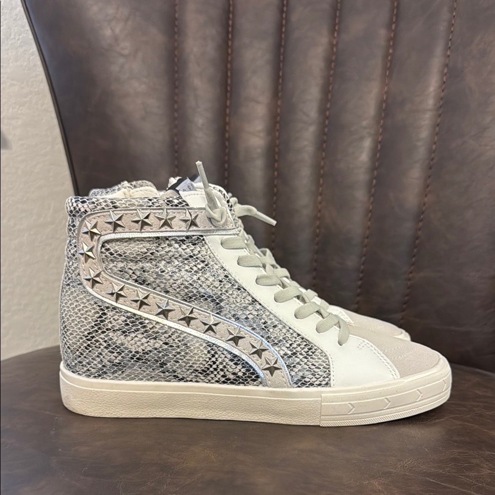 Women's High-Top Sneakers with Star Accents